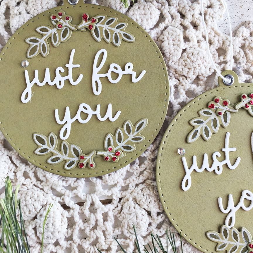 STAMPS: Berry Wreath<br />
<br />
INK: Fresh Snow<br />
<br />
PAPER: Fresh Snow Linen, Prairie...