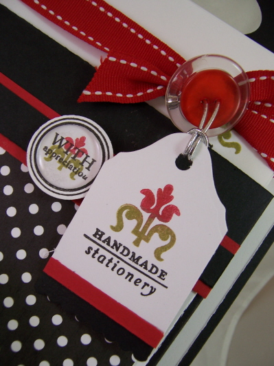 This is the perfect tote to present your gift of a designed Deluxe Stationery set!<br />
<br />...