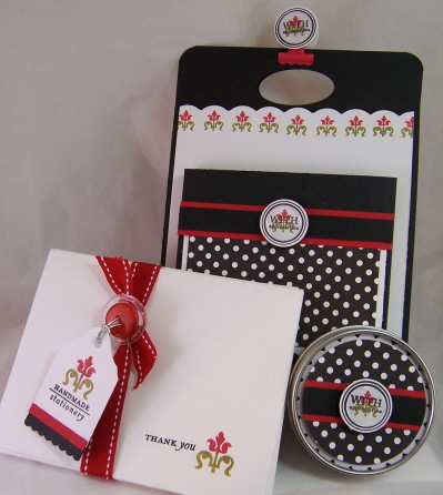 This is the perfect tote to present your gift of a designed Deluxe Stationery set!<br />
<br />...