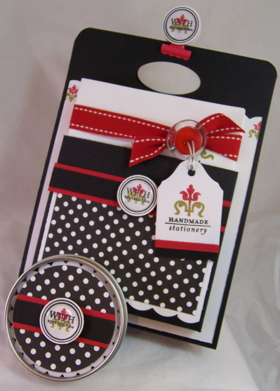 This is the perfect tote to present your gift of a designed Deluxe Stationery set!<br />
<br />...