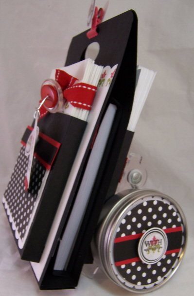 This is the perfect tote to present your gift of a designed Deluxe Stationery set!<br />
<br />...