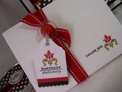 This is the perfect tote to present your gift of a designed Deluxe Stationery set!<br />
<br />...