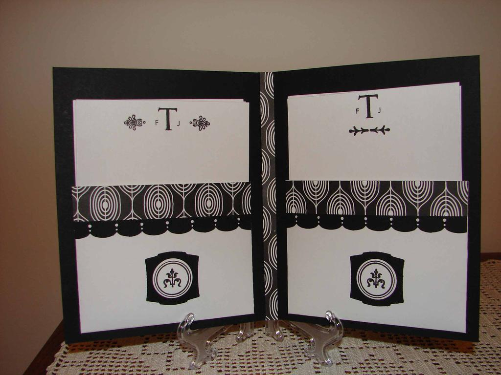 I used Lauren's Recipe Wrap Up idea for the inside pockets.  I made the pockets bigger to...