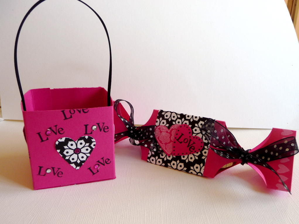 CS:  Raspberry fizz  PP: black and white collection<br />
Ink:  palette noir, fresh snow<br />...
