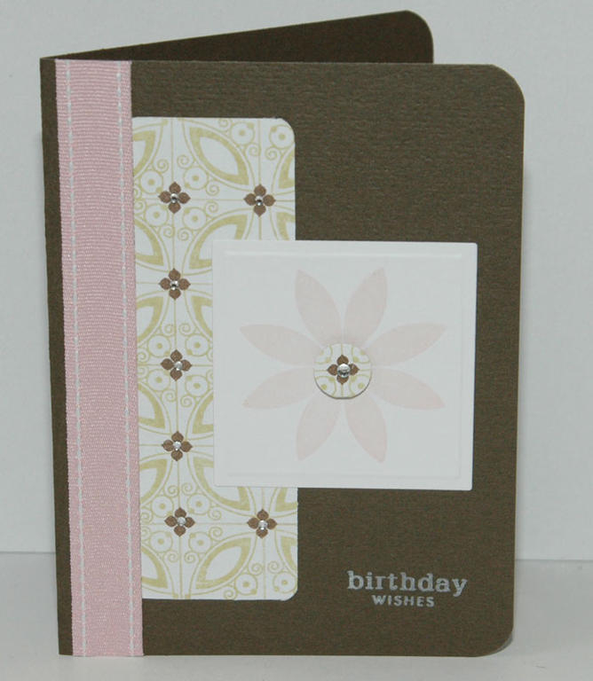 Stamps used : Guide lines / out of limb / Faux ribbon / Beautiful bloom<br />
Inks : PTI (dark...