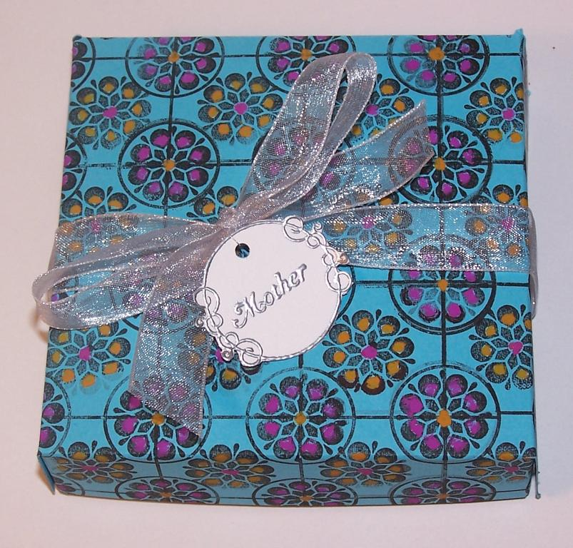 I made this box using Guilde lines 2. I stamped the images with Black Ink and handpainted them...