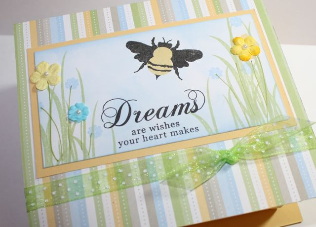 Notecard box (top view)<br />
Honey Bees, SU DSP, apricot appeal CS, PTI white CS; bashful...