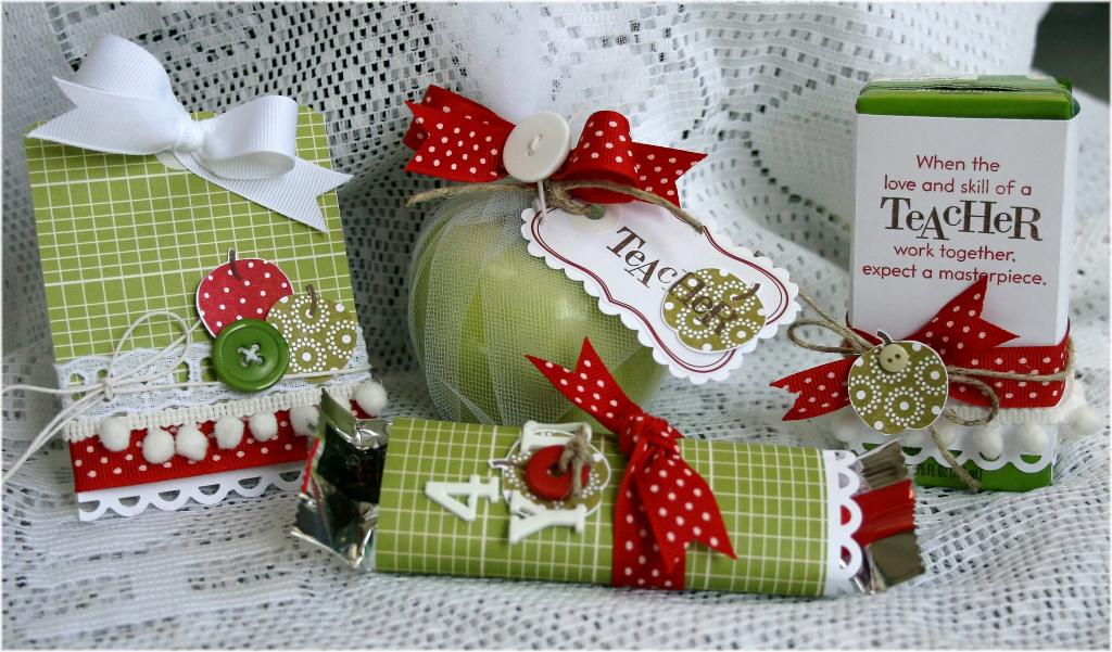 this set includes an apple juice box, apple, cinnamon apple granola bar &amp; tag