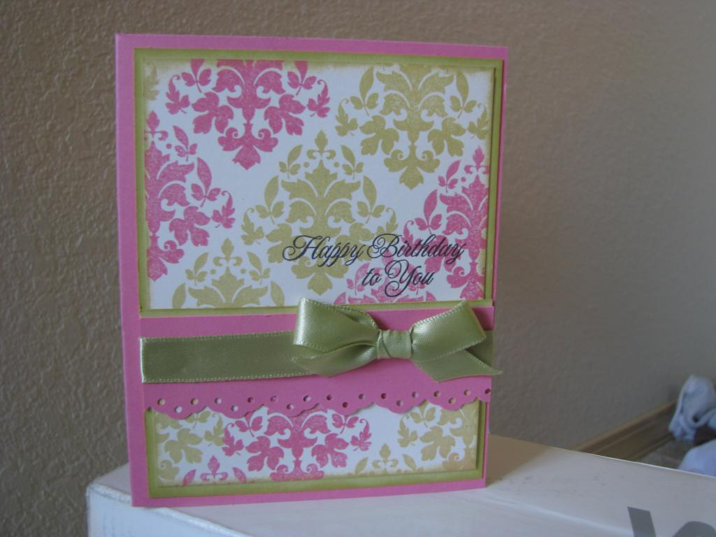 Damask designs birthday<br />
Stamps: Damask designs, Heartfelt basics<br />
Ink: hibiscus...