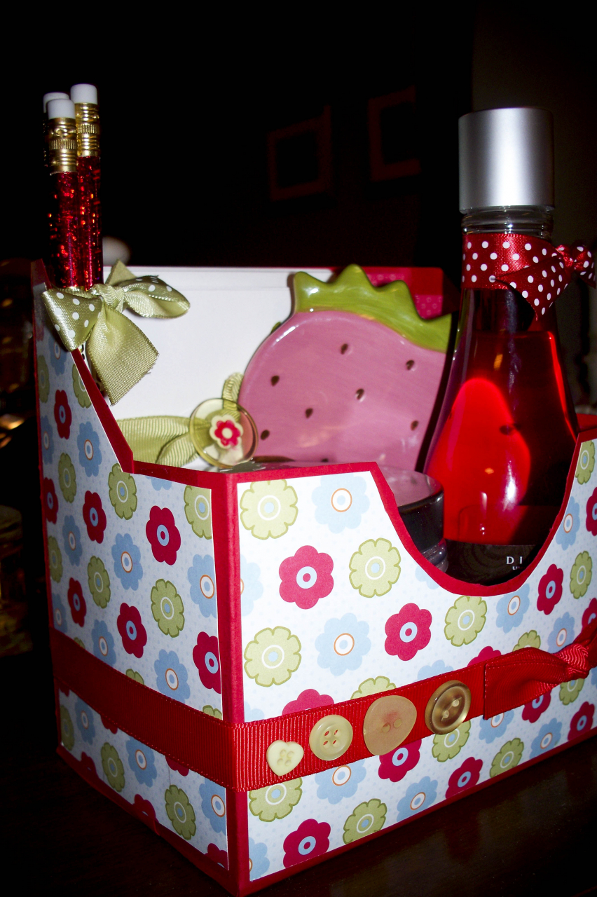 This is the gift that I made for my daughter's PreK teacher.  I LOVE Timeless Templates -...