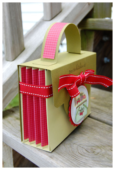 Stamps: Vintage Picnic<br />
<br />
Cardstock: White, Ripe Avocado, Spring Moss, Pure Poppy<br...