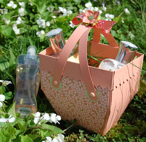 Supplies:<br />
<br />
My Timeless template: pack a picnic<br />
Cardstock/paper: melon...