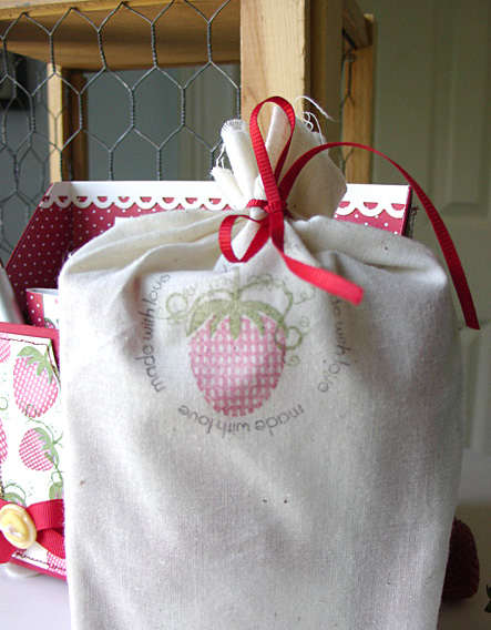 Here's the muslin bag I created to hold the set of cards I made.
