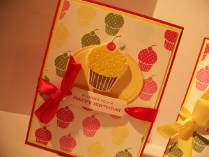 Anniversary cupcakes red ribbon