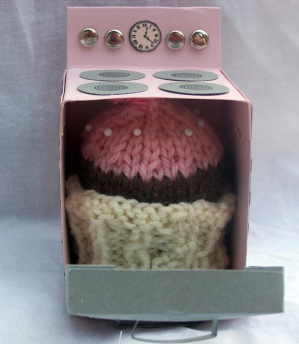 cupcake pincushion in the retro oven