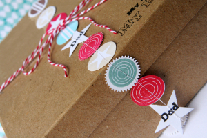 Honoring Dad Gift box with string of circles