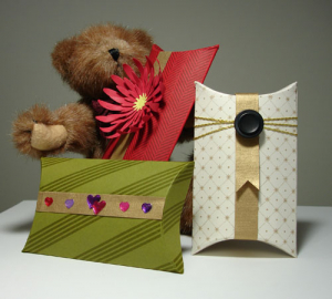 MIM102 Stamp and assemble Pillow Box