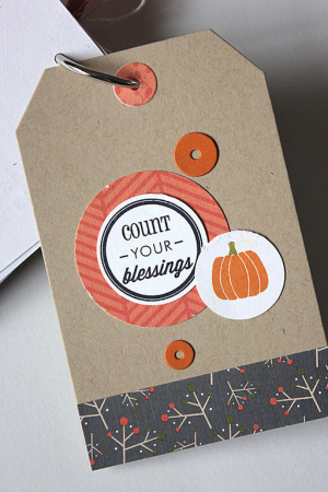 Thanksgiving Mini Tag Book - detail