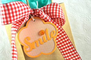 Smile gift tag detail