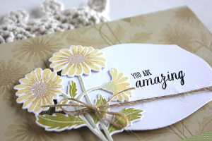 Amazing Daisies Card - detail