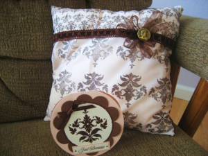Damask Pillow and card gift set
