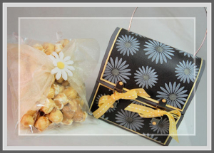 daisy box with pop corn