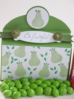 Fruitful Pear Favor