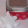 Cocoa Tin and snowflake marshmellows 002