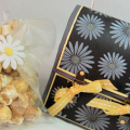 daisy box with pop corn